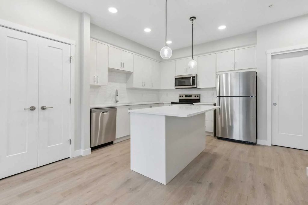312 655 Shawnee Square Sw, Calgary
