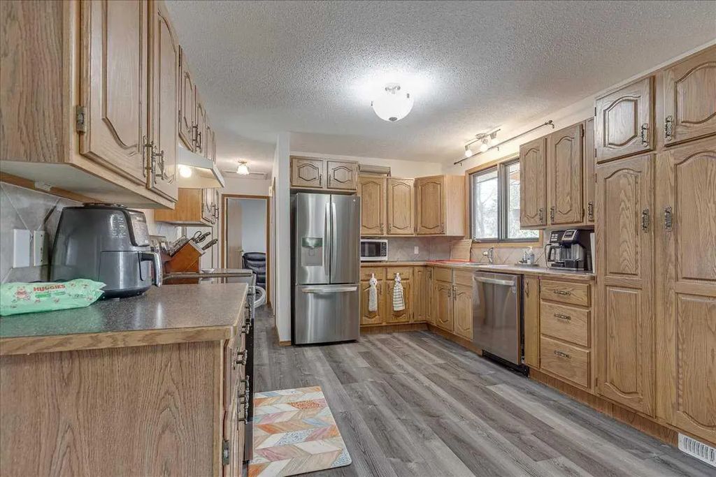 Red P Printable 43 Oak Street , Red Deer Property Listing: MLS® #A2351773