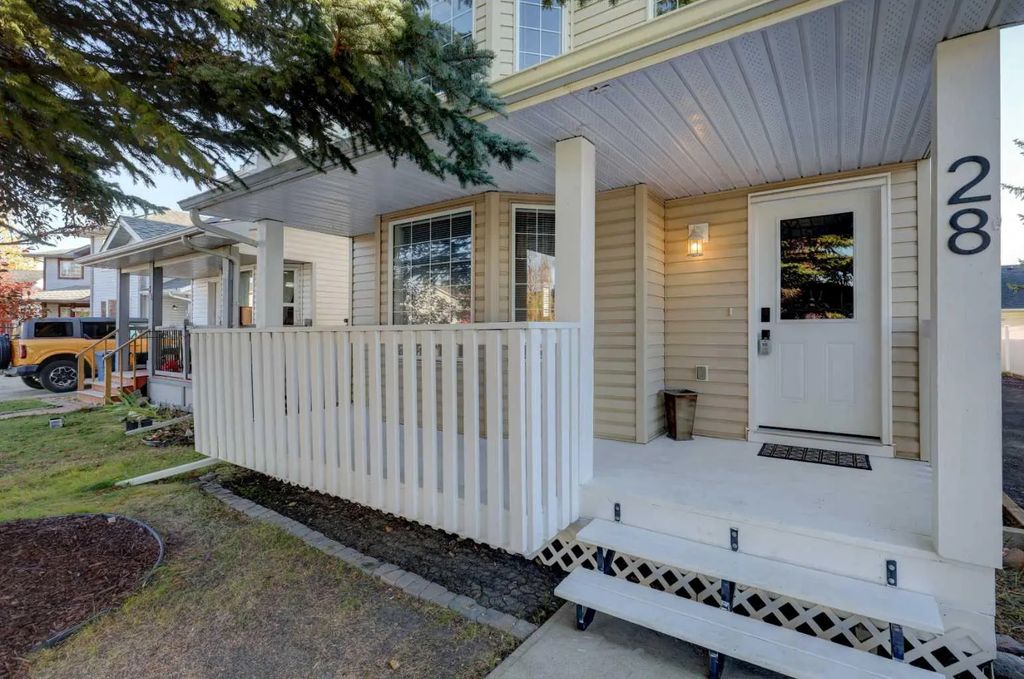 28 Woodside Circle Nw, Airdrie