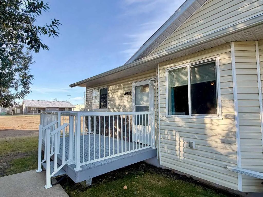 4903 50 Street , Grimshaw