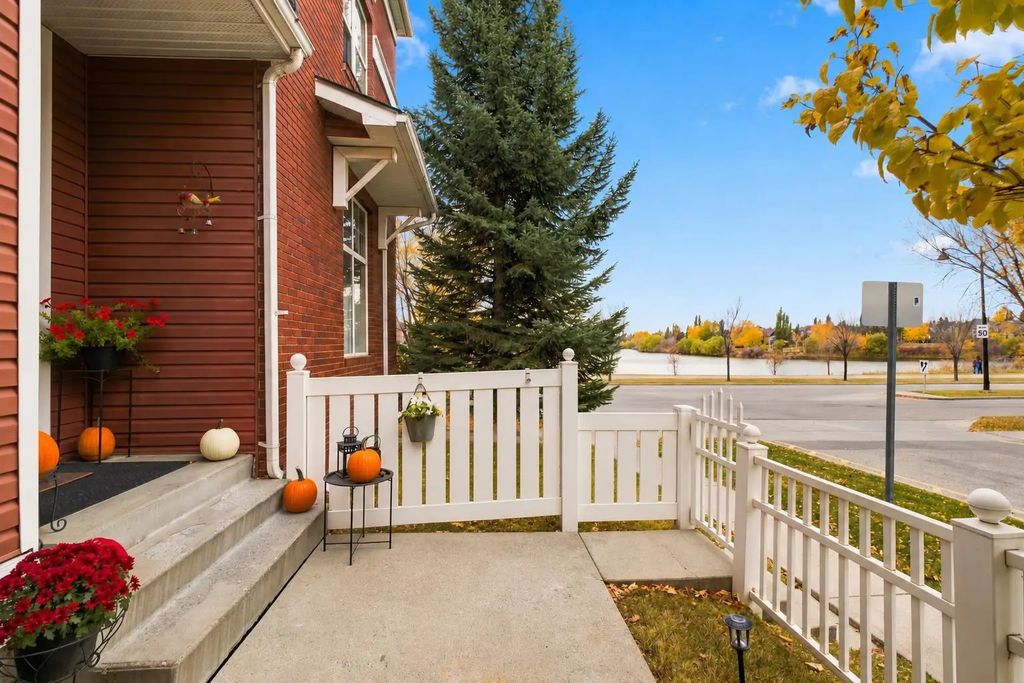 140 Promenade Way Se, Calgary