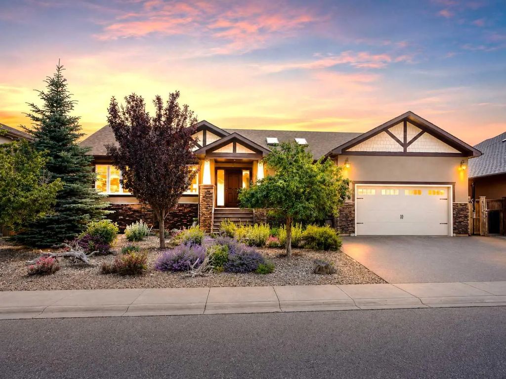 100 Canyoncrest Point W, Lethbridge