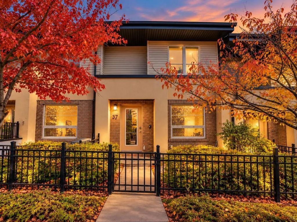37 Aspen Hills Common Sw, Calgary