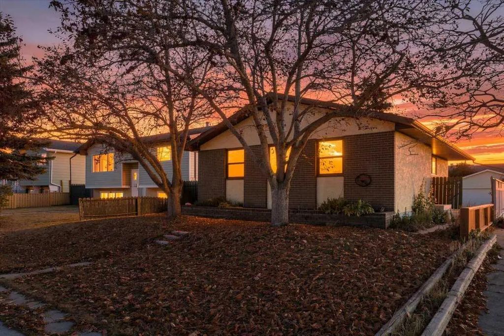 32 Whitman Crescent Ne, Calgary