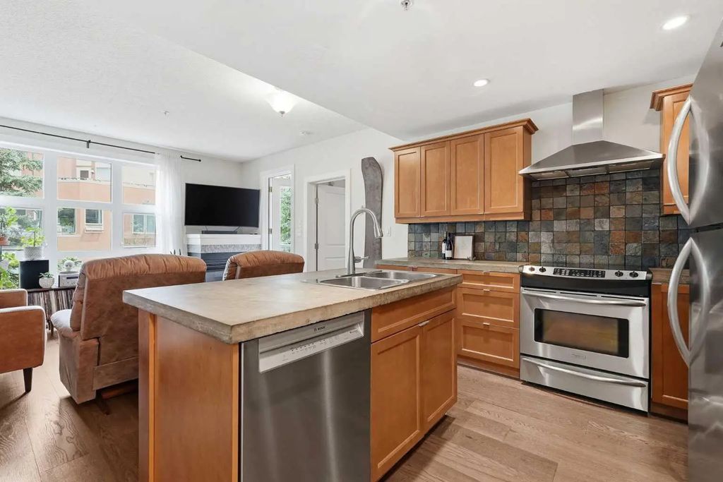 305 532 5 Avenue Ne, Calgary
