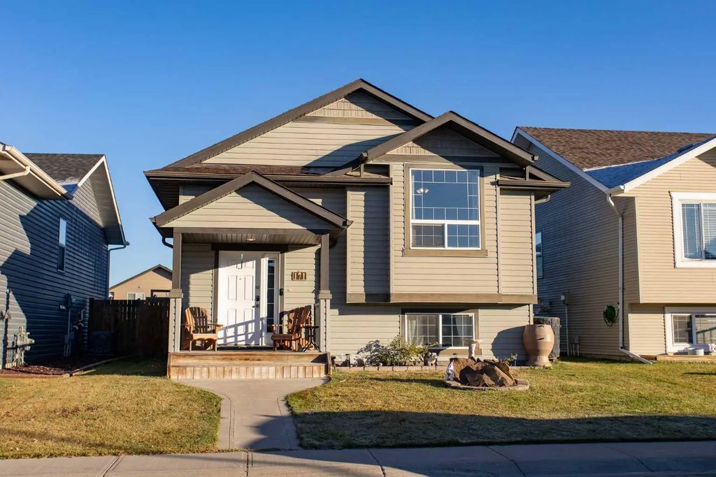 171 Long Close , Red Deer