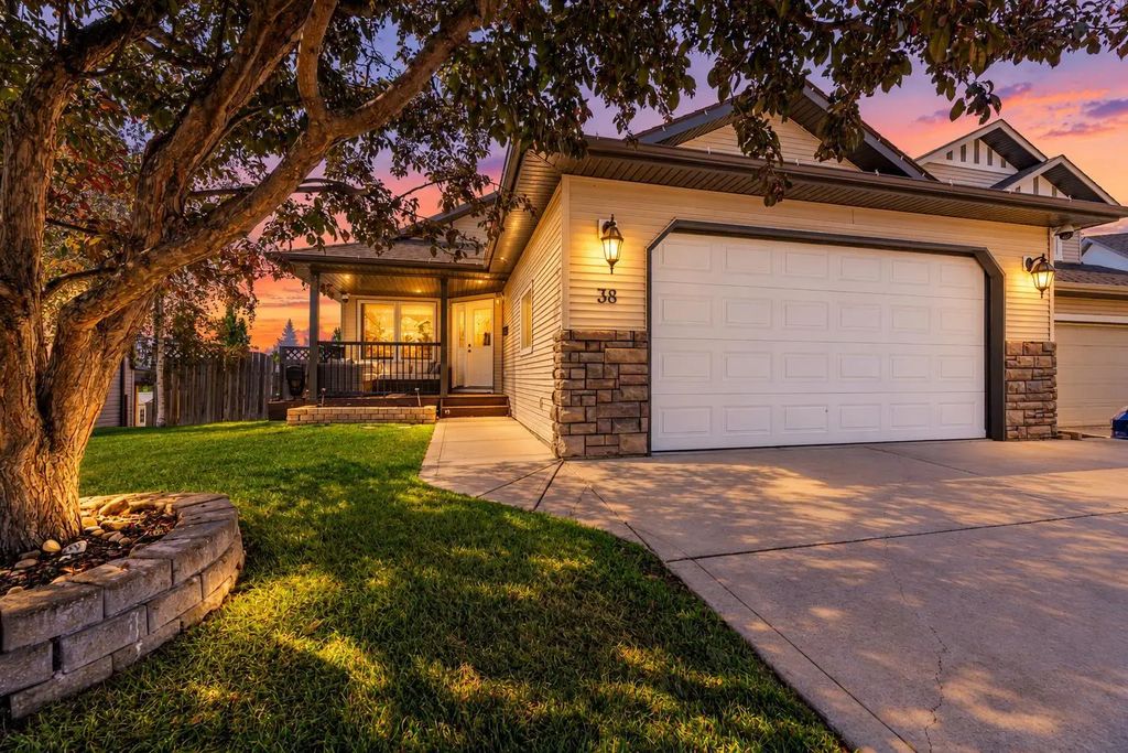 38 Ivany Close , Red Deer