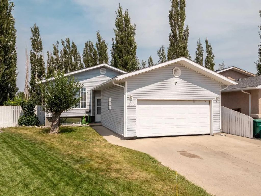 204 Mt Rundle Road W, Lethbridge