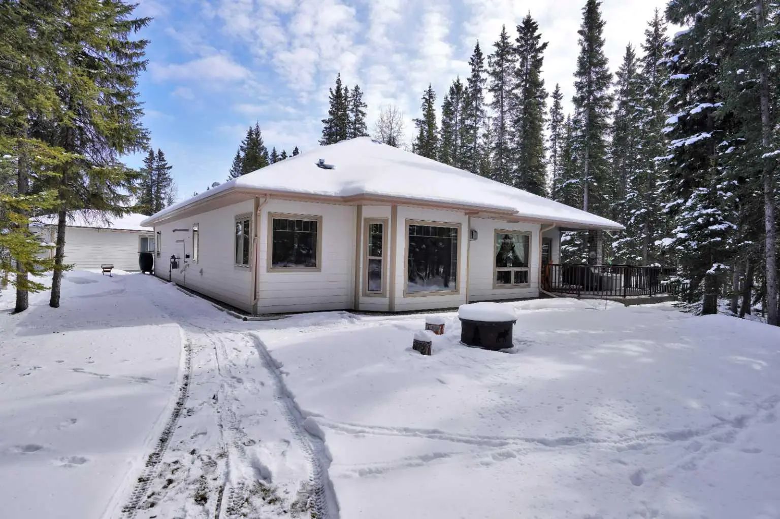20 4147 Highway 587 Acreage with Residence, Bungalow Home for sale in ...