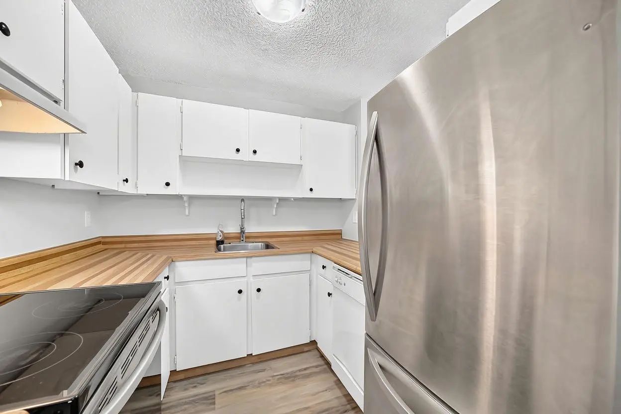 2467 70 Glamis Drive Southwest, Calgary Property Listing: MLS® #A2355203