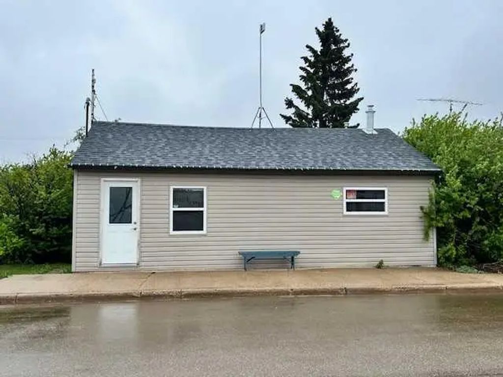 5009 49 Avenue , Forestburg