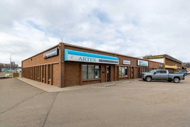 957 South Railway Street Se, Medicine Hat