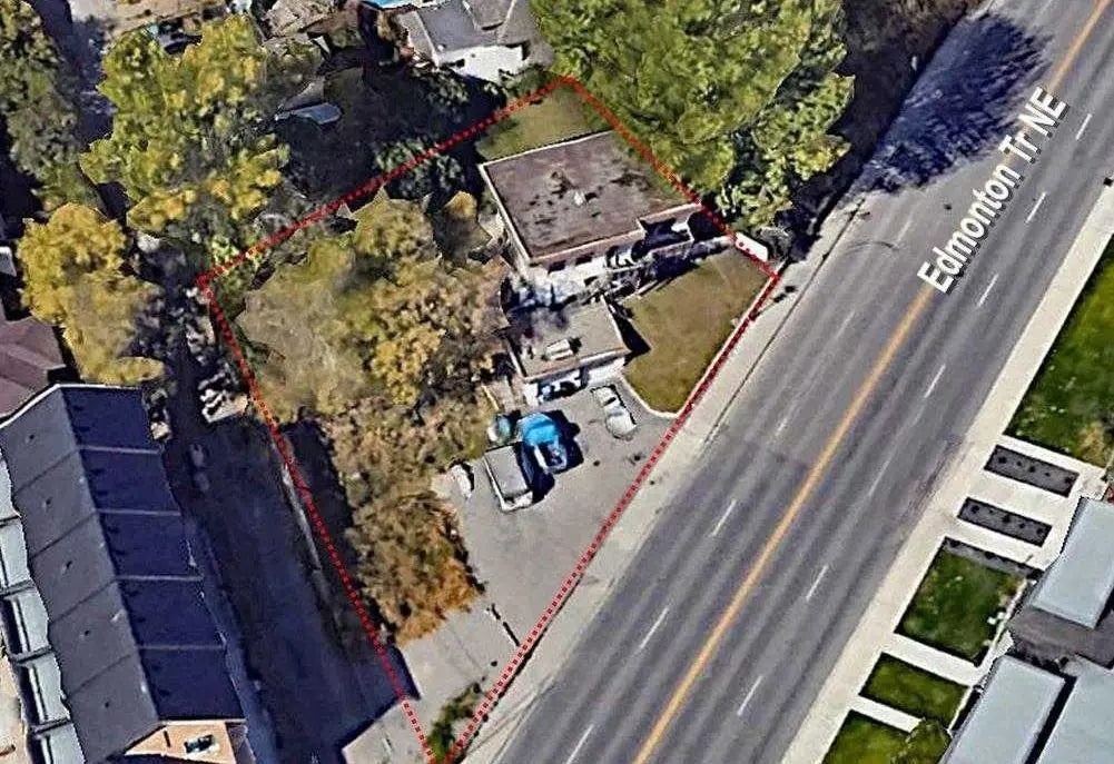 411 Edmonton Trail Ne, Calgary