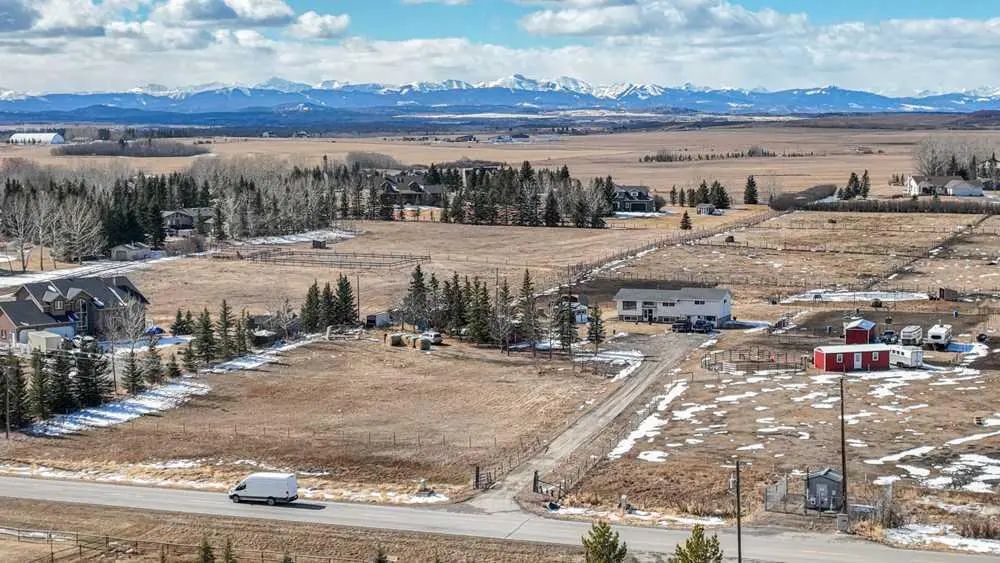 243201 Range Road 33  , Rural Rocky View County – Residential Detached Listing Photo 2