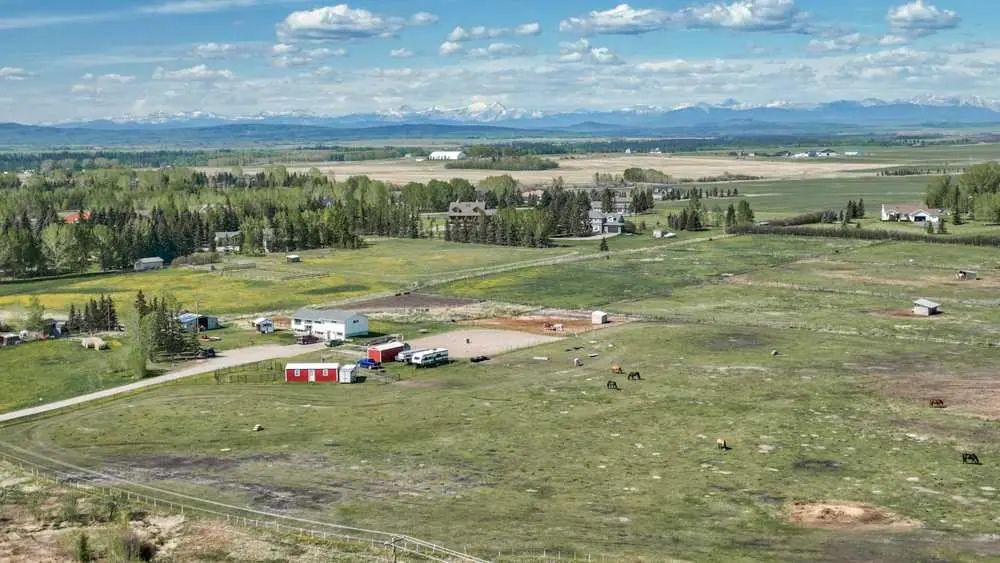 243201 Range Road 33  , Rural Rocky View County – Residential Detached Listing Photo 4