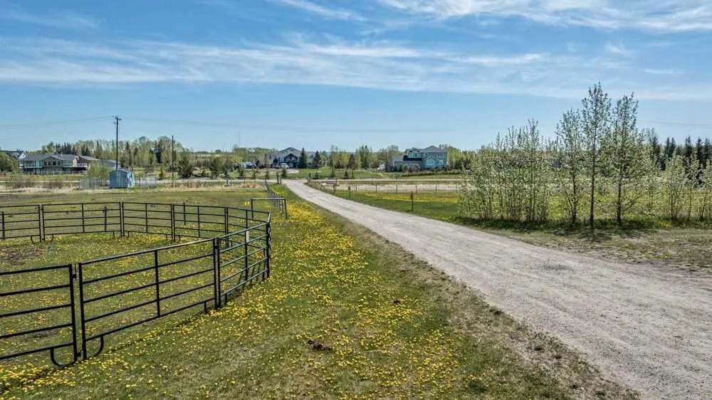 243201 Range Road 33  , Rural Rocky View County – Residential Detached Listing Photo 9