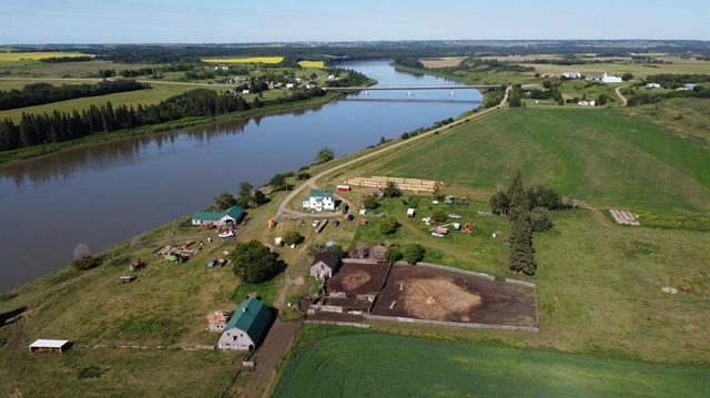 121048 Twp Rd 555, Brosseau