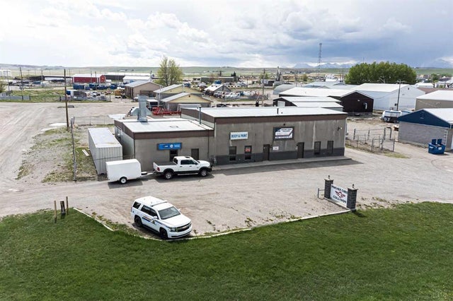 1142 Macleod, Pincher Creek