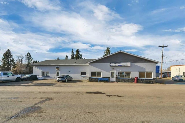 5016 50 Avenue, Sylvan Lake
