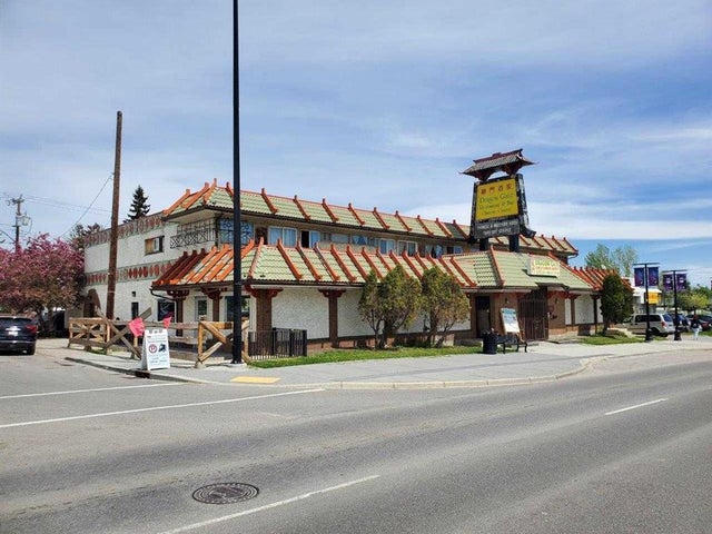 4402 17 Avenue Se, Calgary