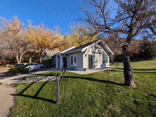 17 Dunmore Road Se, Medicine Hat