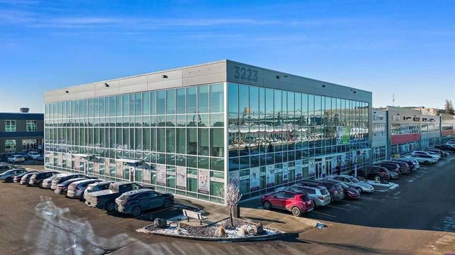 213, 3223 5 Avenue Ne, Calgary