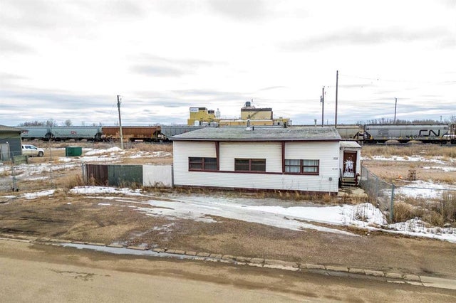 1101 1 Avenue, Wainwright