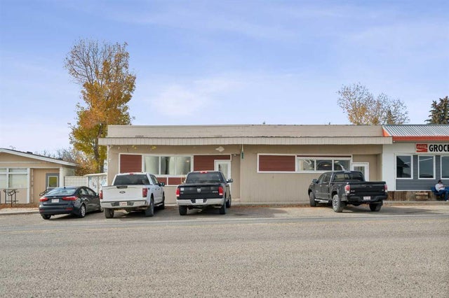 14 Railway Avenue S, Lomond