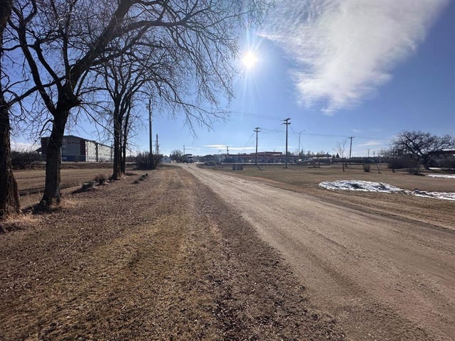 4902 50 Ave, Grassland