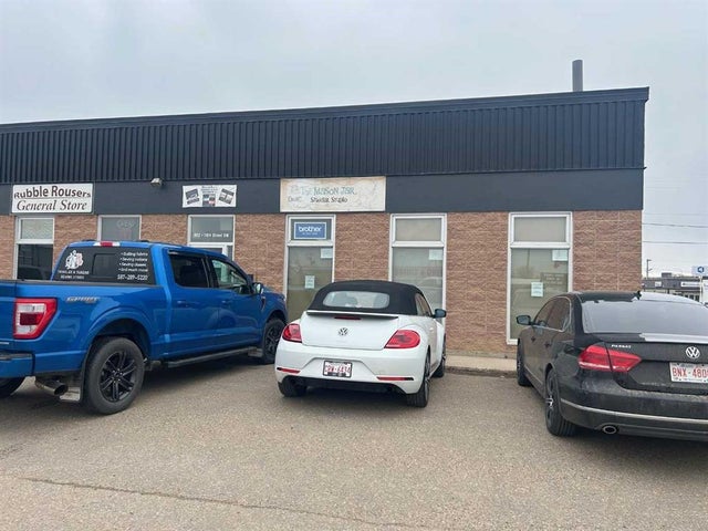 902 16 Street Sw, Medicine Hat