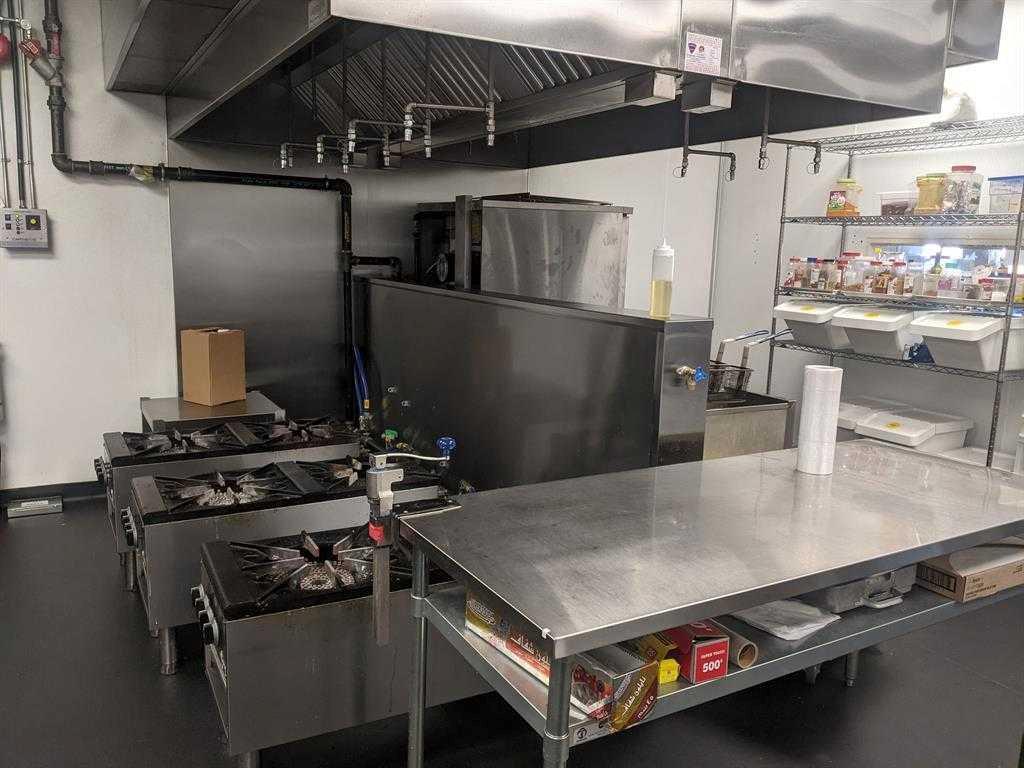 3515, 32nd Street  Northeast, Calgary – Commercial Mixed Use Listing Photo 2