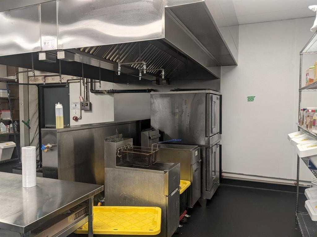 3515, 32nd Street  Northeast, Calgary – Commercial Mixed Use Listing Photo 3