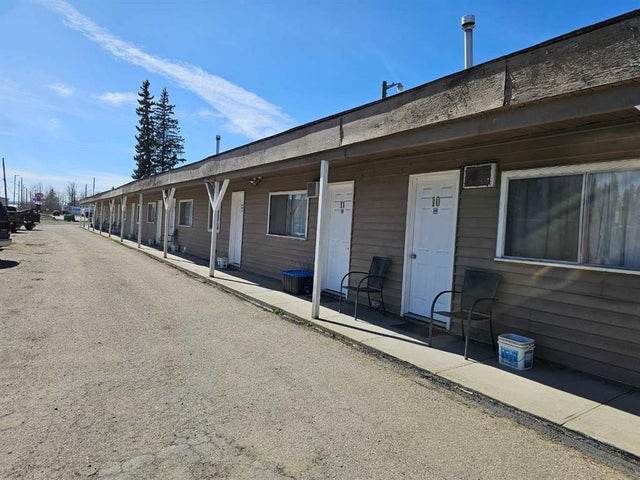 506 Main Avenue W, Sundre