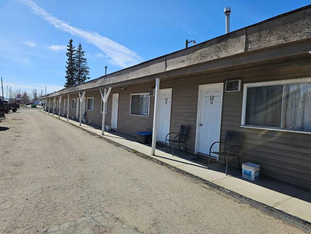 506 Main Avenue W, Sundre
