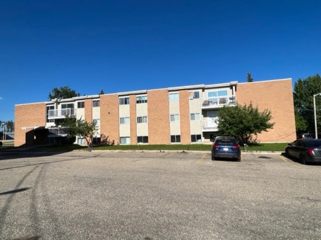 5 Sunset Boulevard, Whitecourt