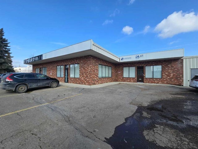 8, 5108 52 Street, Red Deer