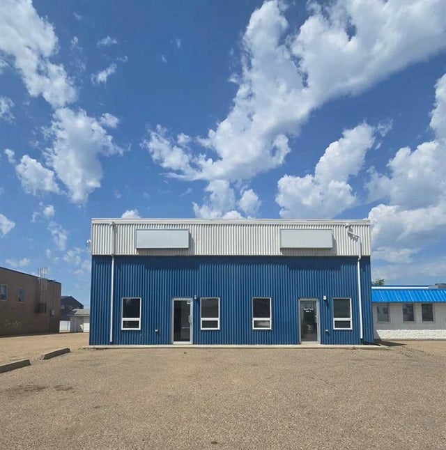 329 9 Street E, Brooks