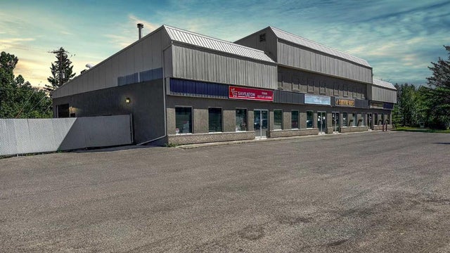 586 Main Ave W, Sundre