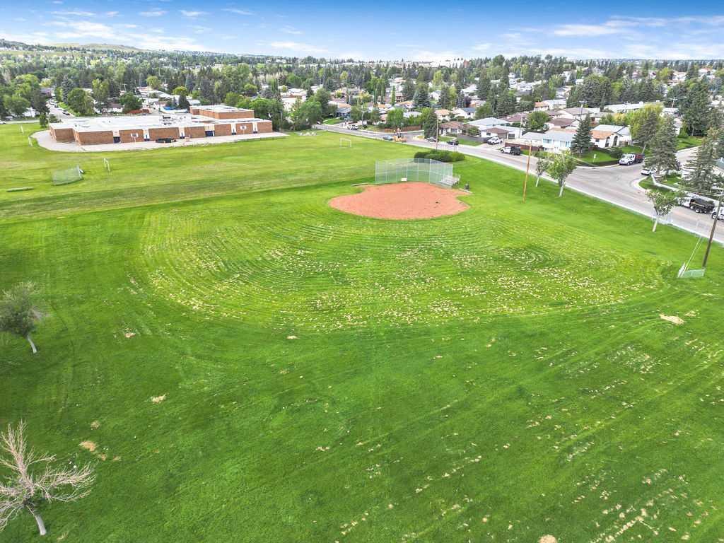 12 Huntley Close Northeast, Calgary – Commercial Multi Family Listing Photo 16