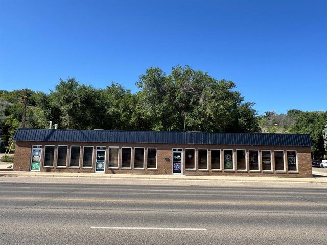 902 Kingsway Avenue Se, Medicine Hat