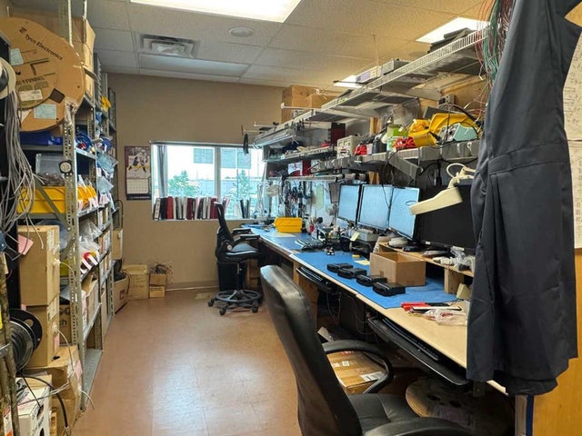 200, 9300 Endeavour Drive Se, Calgary