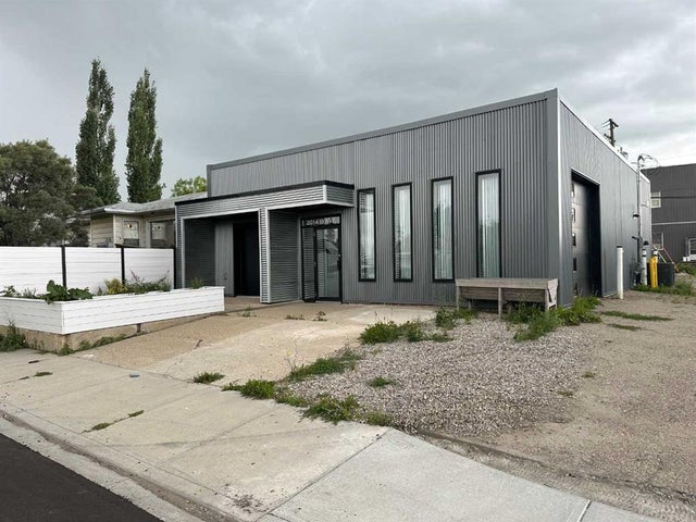 2014 18 Avenue, Didsbury