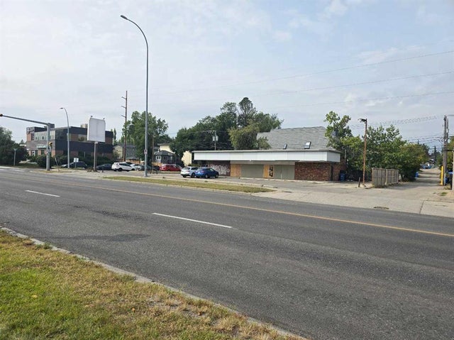 2903 Centre Street Nw, Calgary