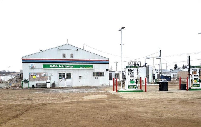 4921 45 Street, Czar