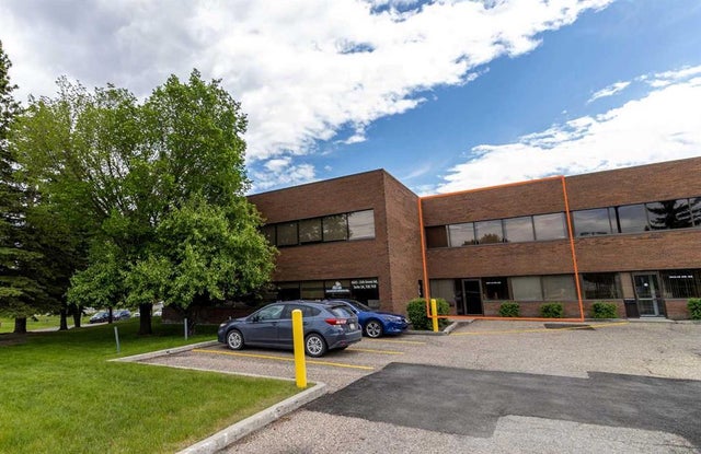 2447 42 Avenue Ne, Calgary