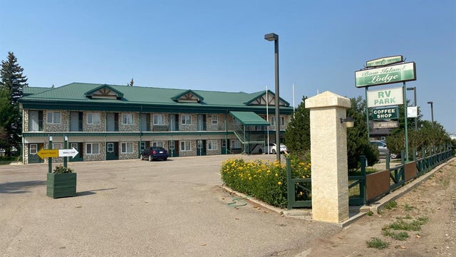 230 7 Avenue, Bow Island