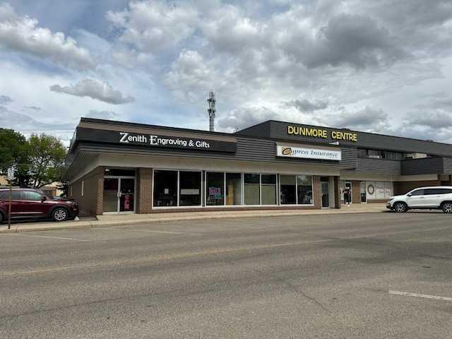 101, 1601 Dunmore Road Se, Medicine Hat