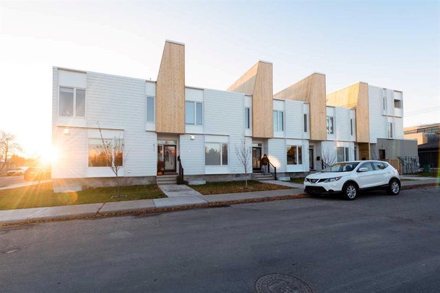 2102 5 Avenue Nw, Calgary