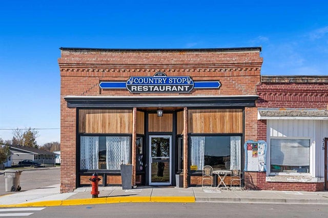 320 Railway Avenue, Granum