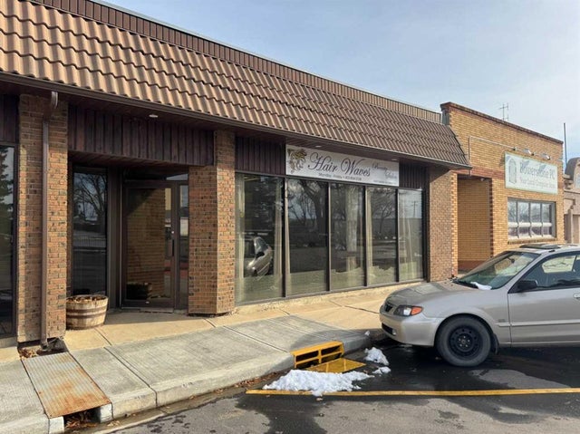 1, 218 Centre Street, Hanna